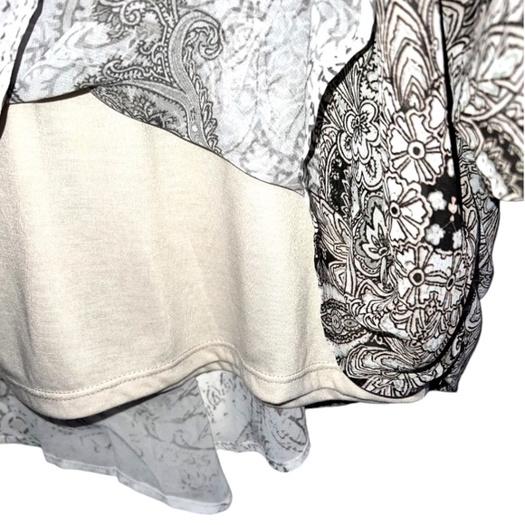 WESTPORT | NWT FLOWY SHORT SLEEVE RHINESTONE TOP - Picture 4 of 10